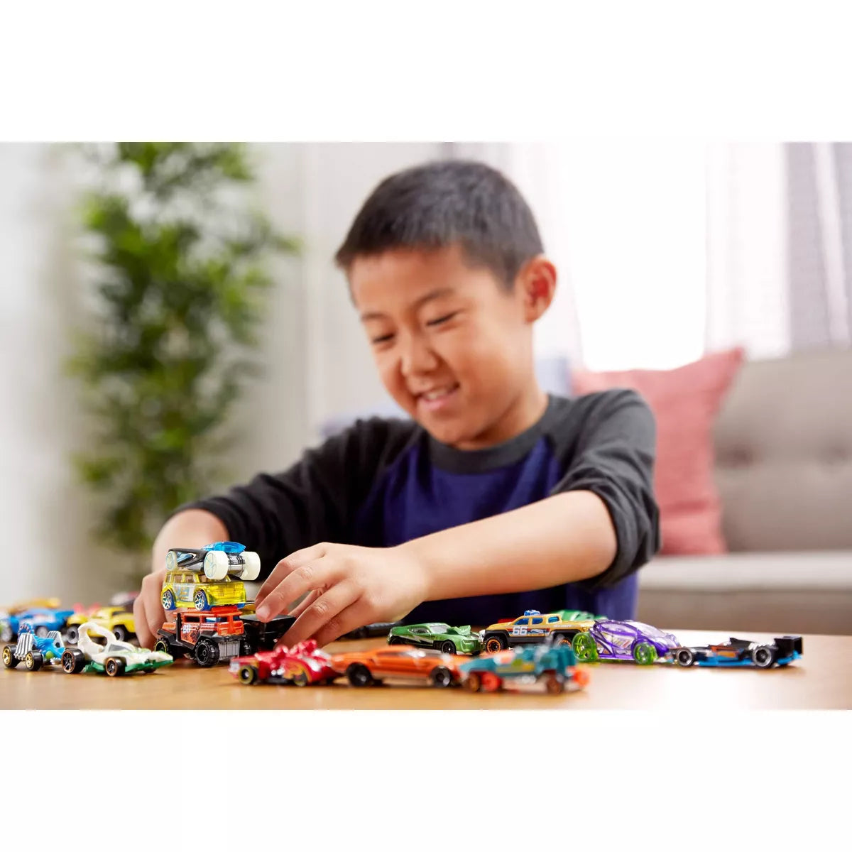 Hot Wheels Cars & Trucks Set with 1 Exclusive Car - 1:64 Scale - 8Pk