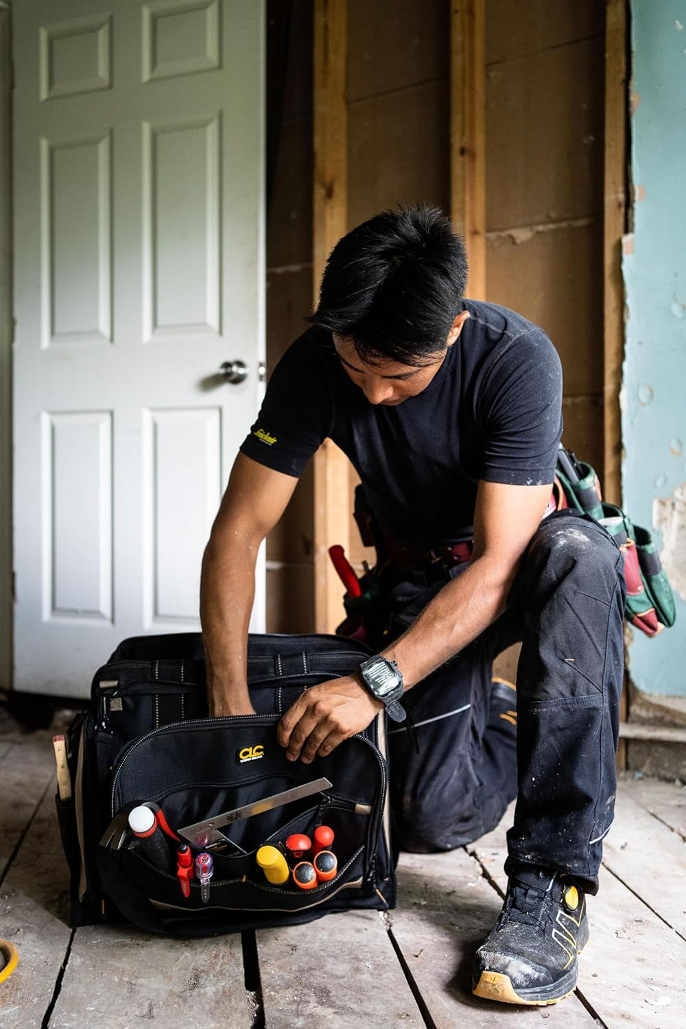 CLC  1539 Multi-Compartment 50 Pocket Tool Bag